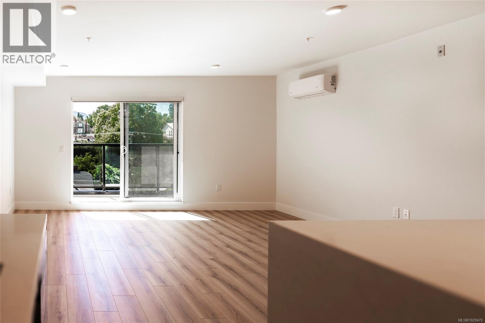 #507 45 HALIBURTON ST - 18