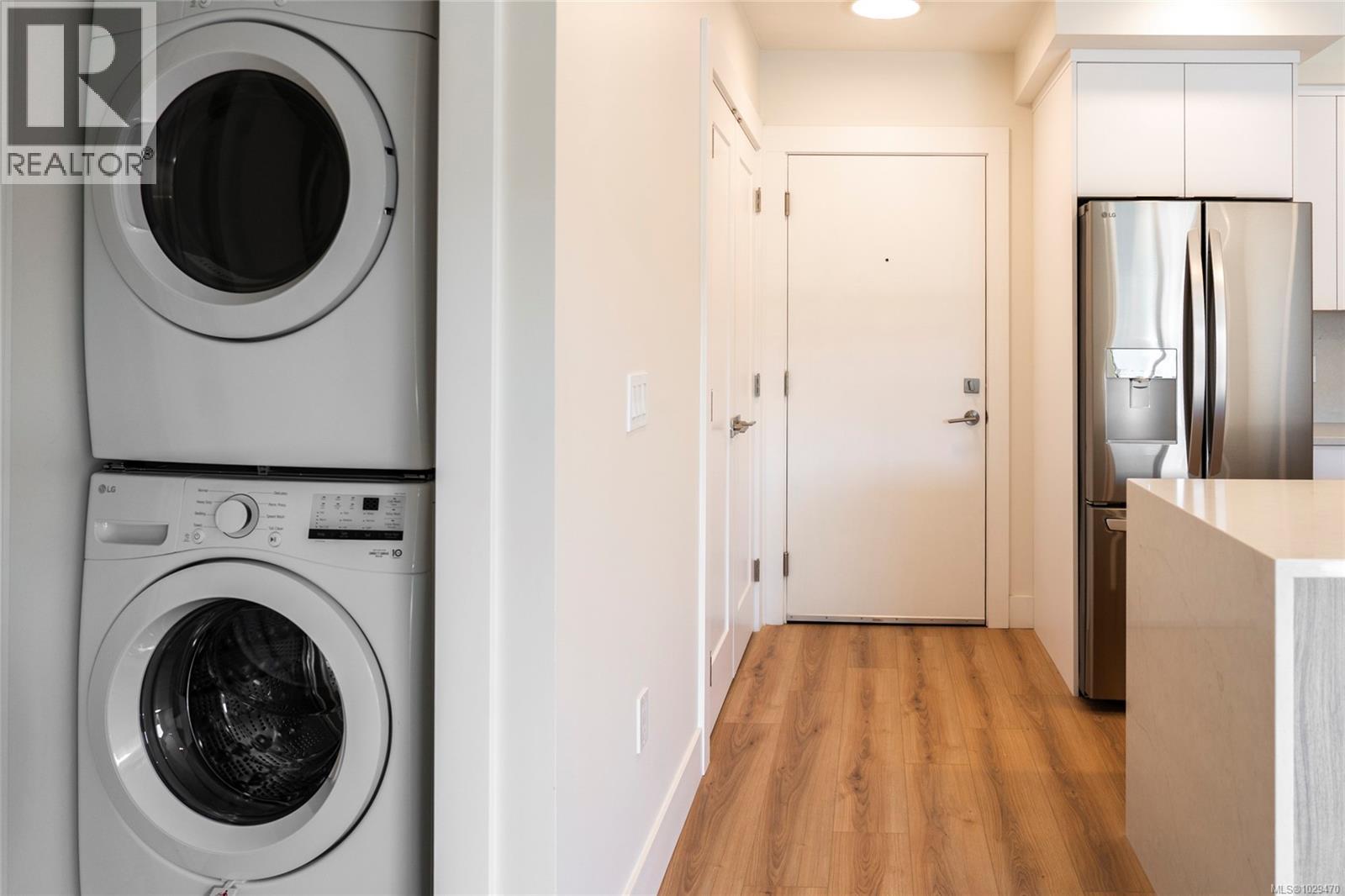 #507 45 HALIBURTON ST - 17