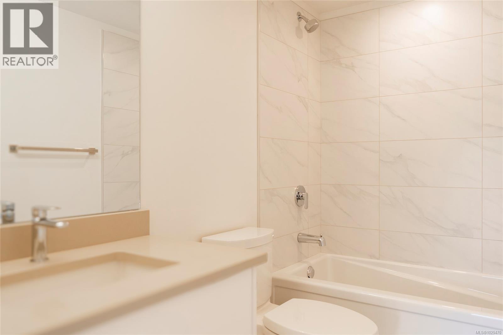 #507 45 HALIBURTON ST - 32