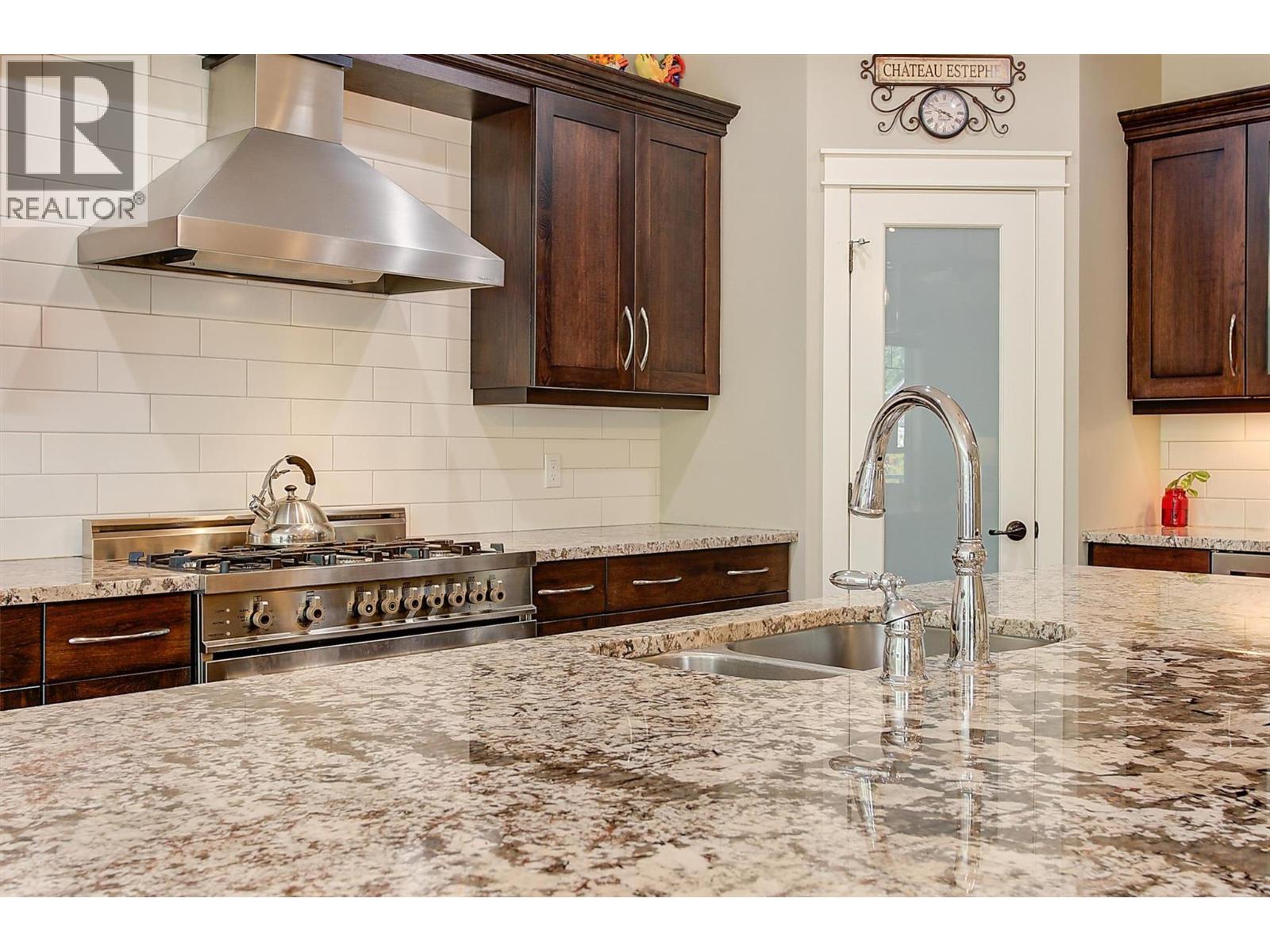 2423 Paramount Drive, West Kelowna