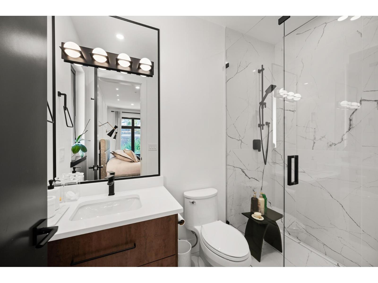 1255 KENT STREET, White Rock