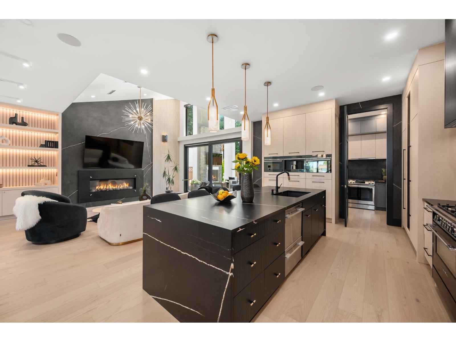 1255 KENT STREET, White Rock