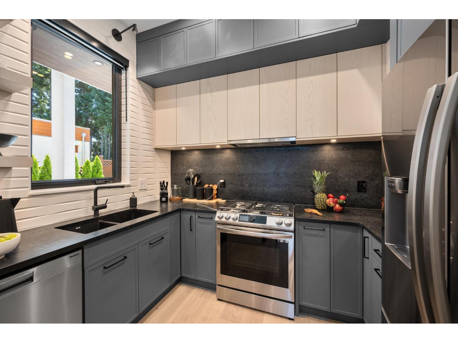 1255 KENT STREET, White Rock