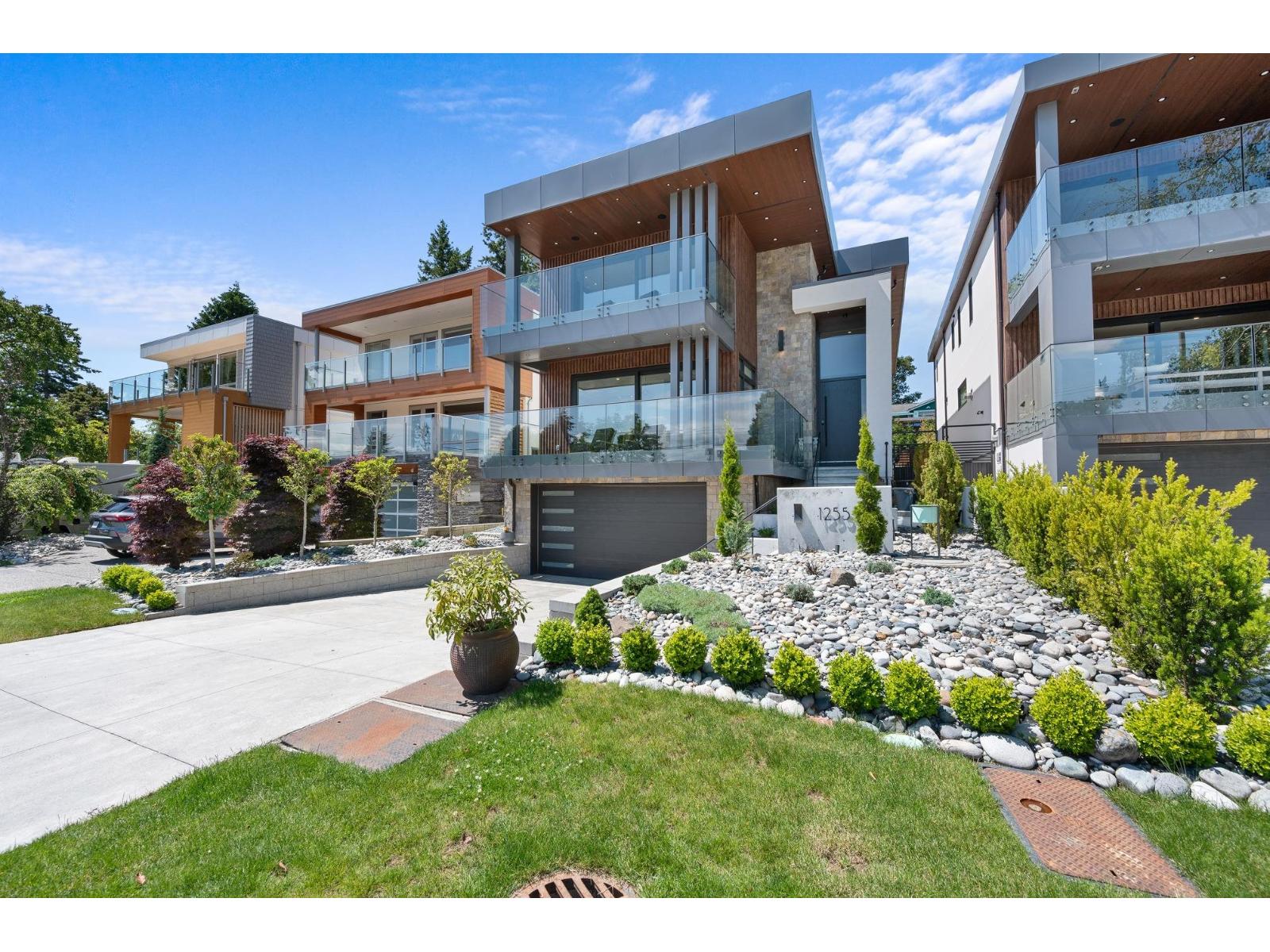 1255 KENT STREET, White Rock