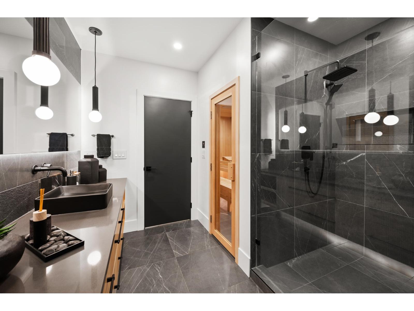 1255 KENT STREET, White Rock