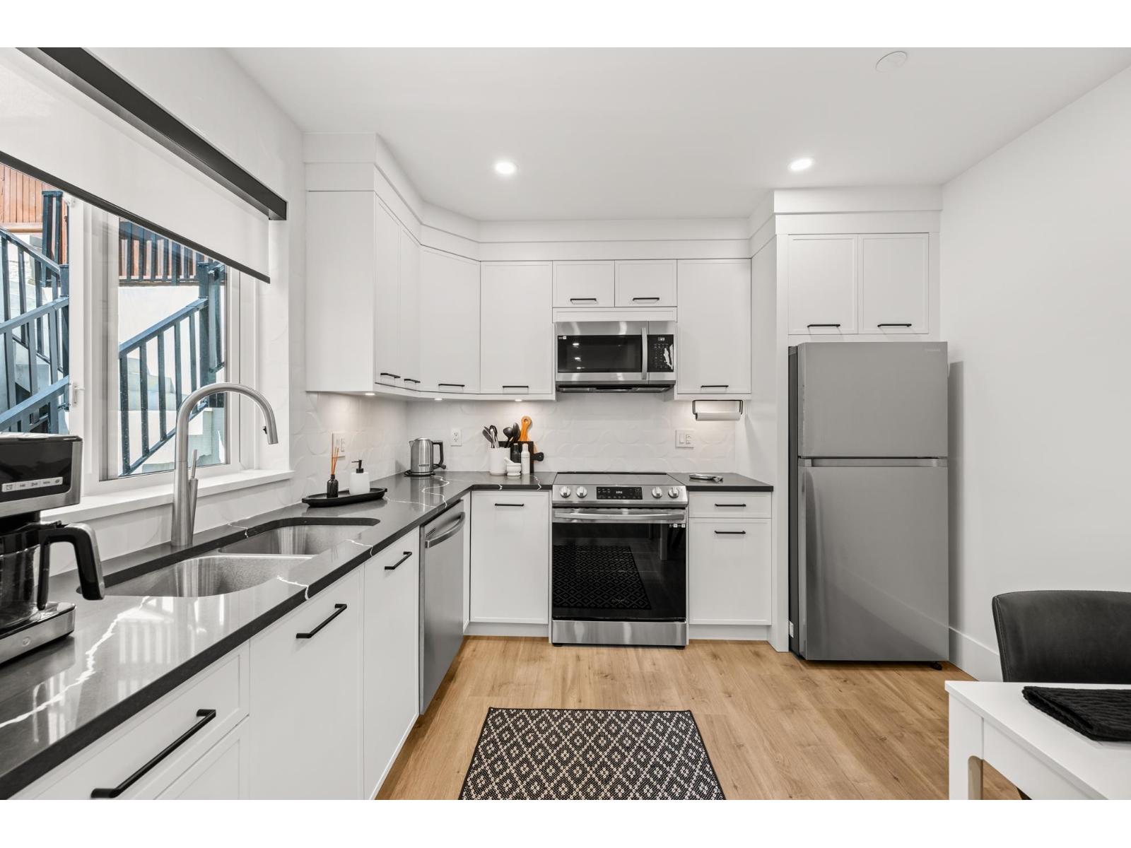 1255 KENT STREET, White Rock