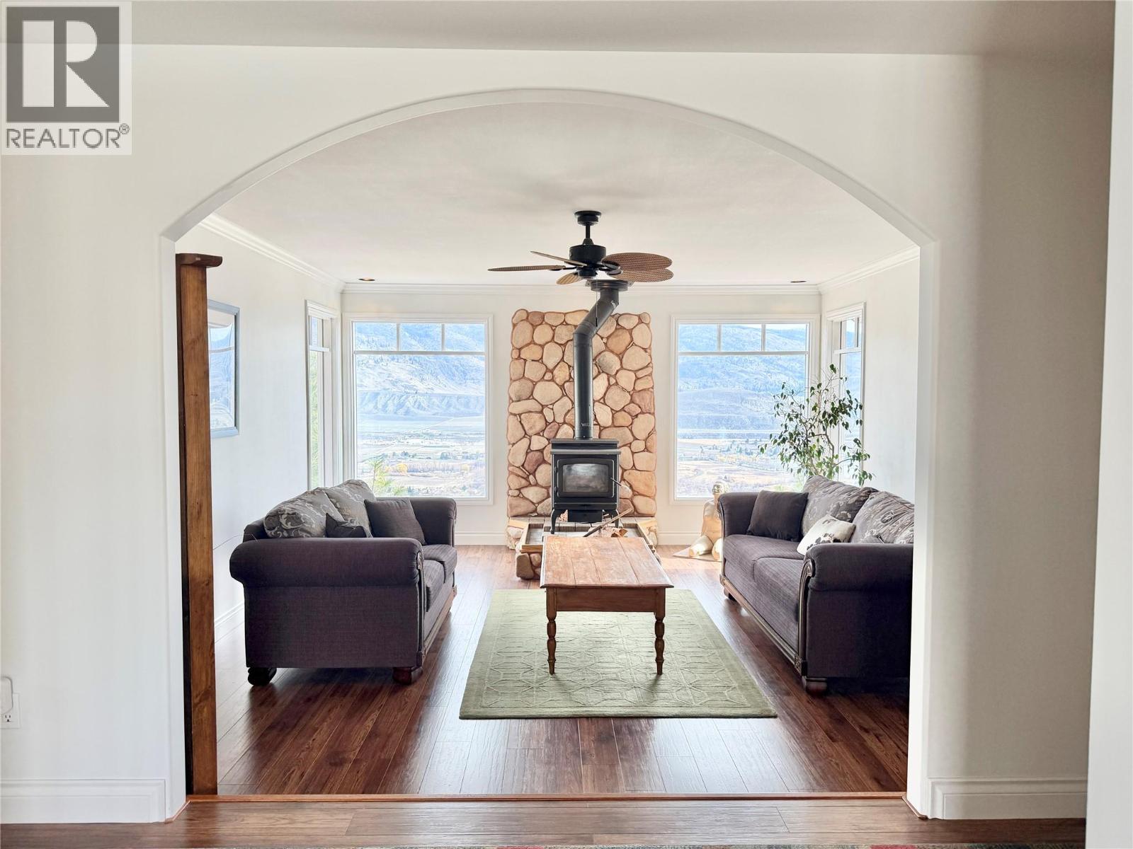 614 Wilson Mountain Road, Oliver