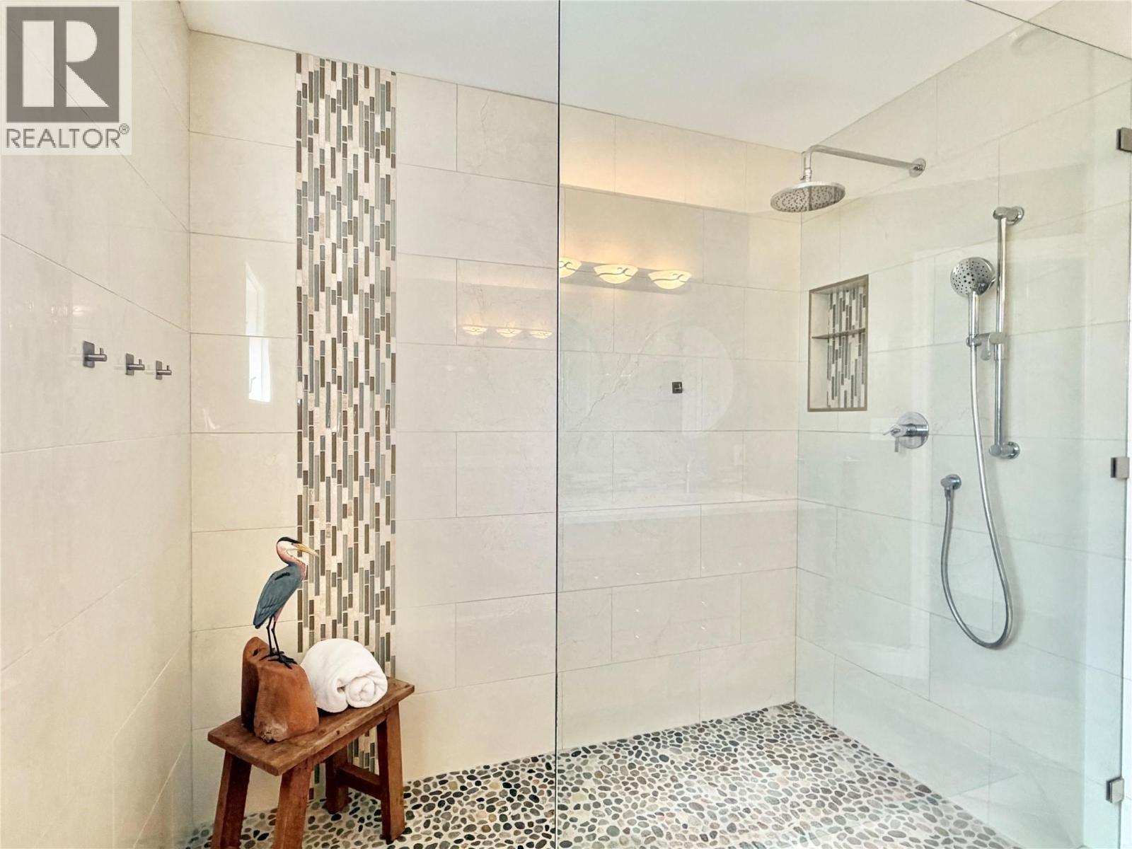 614 Wilson Mountain Road, Oliver