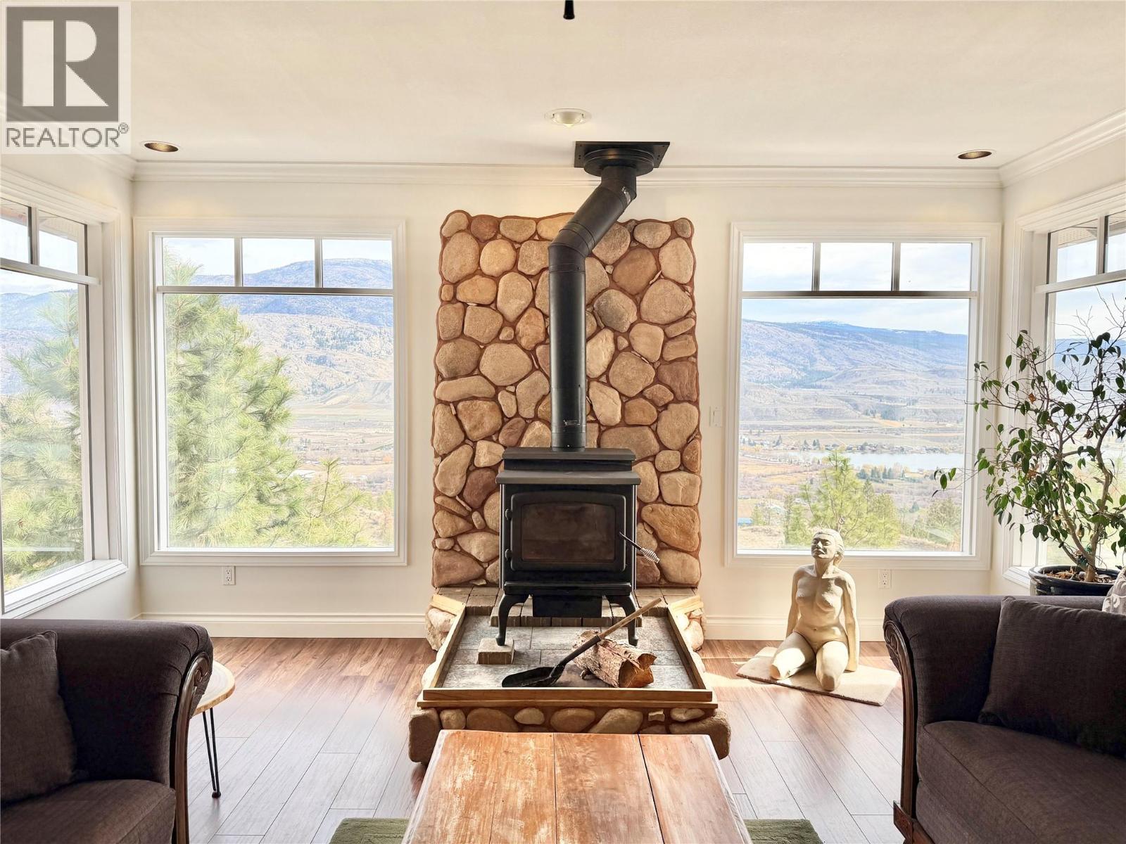 614 Wilson Mountain Road, Oliver