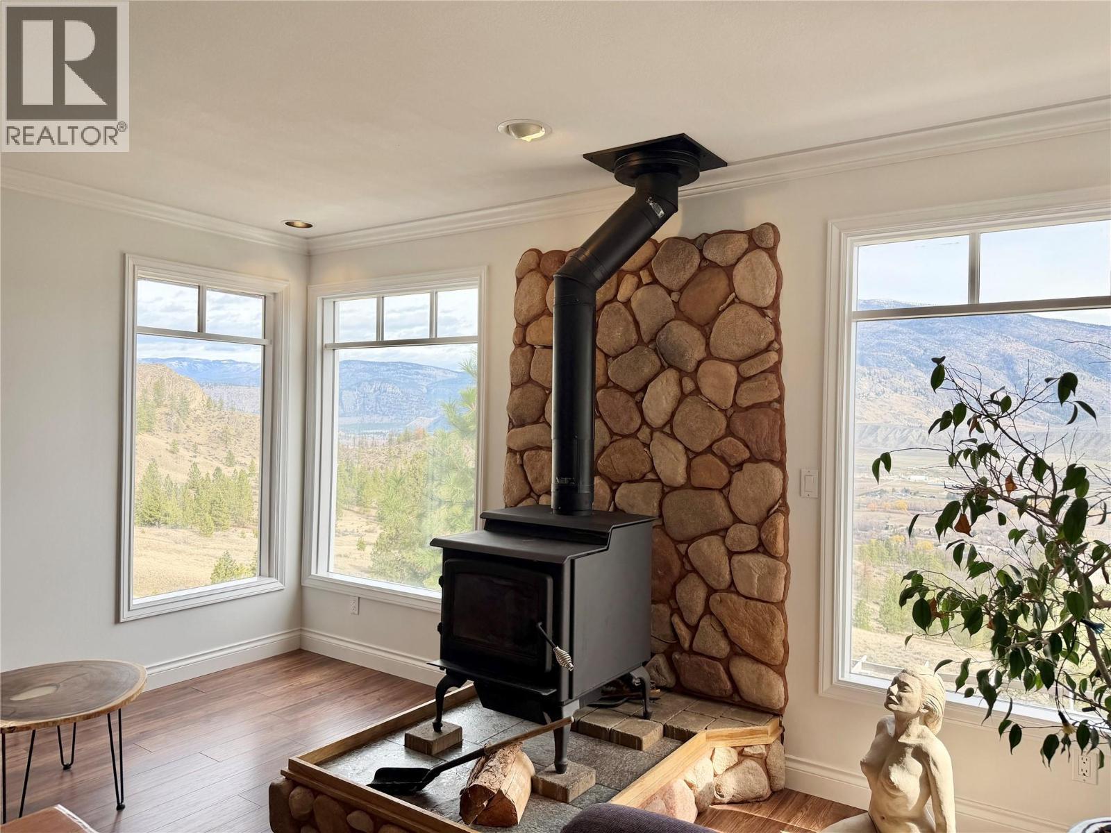 614 Wilson Mountain Road, Oliver