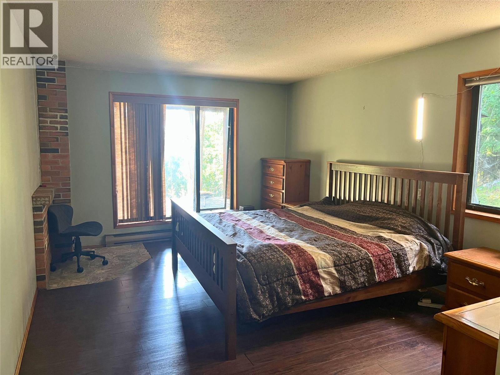 7508 Crowfoot Drive, Anglemont