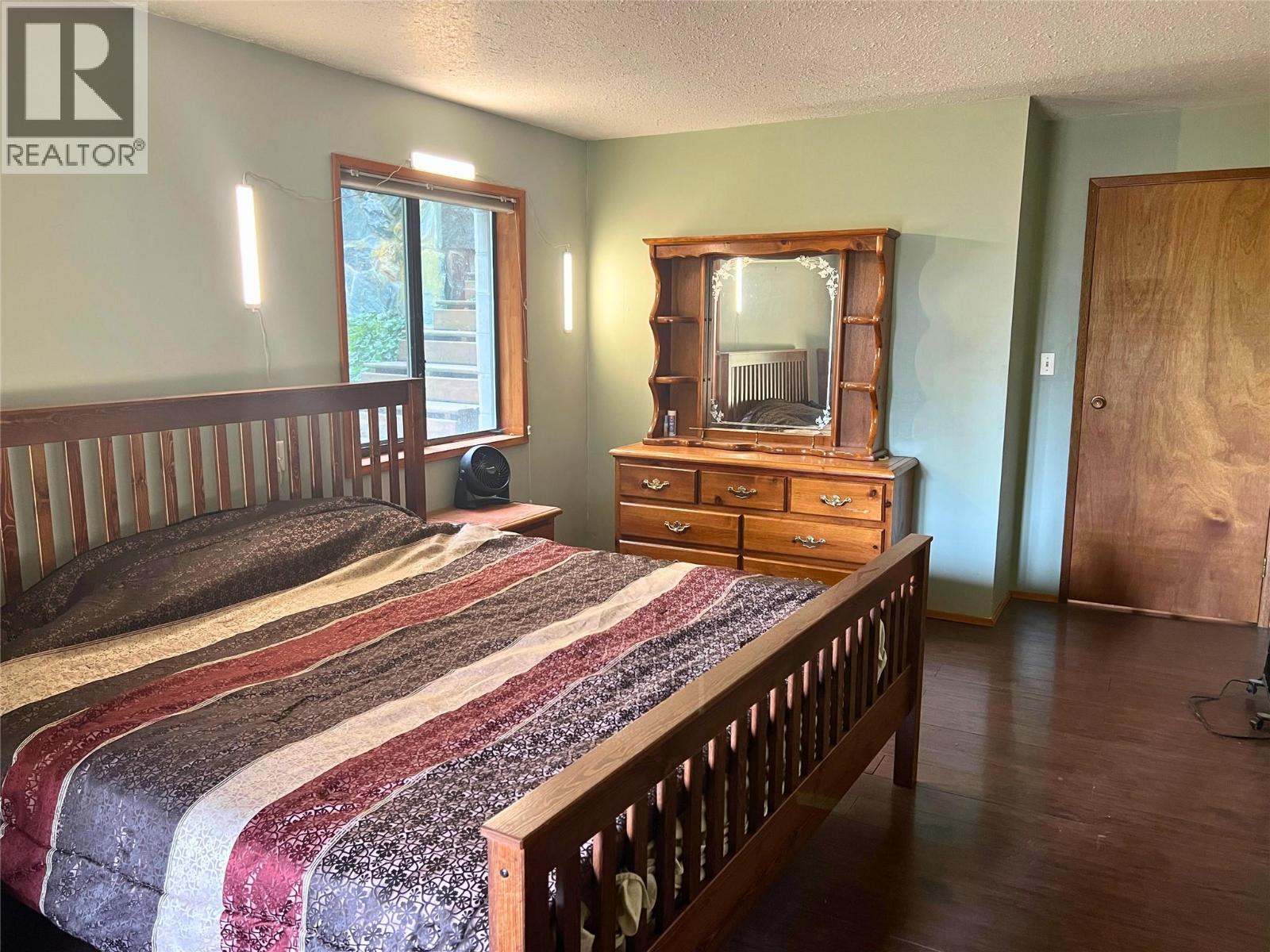 7508 Crowfoot Drive, Anglemont