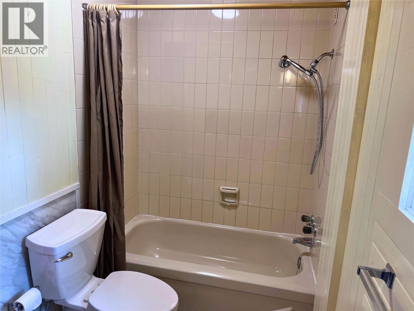 7508 Crowfoot Drive, Anglemont