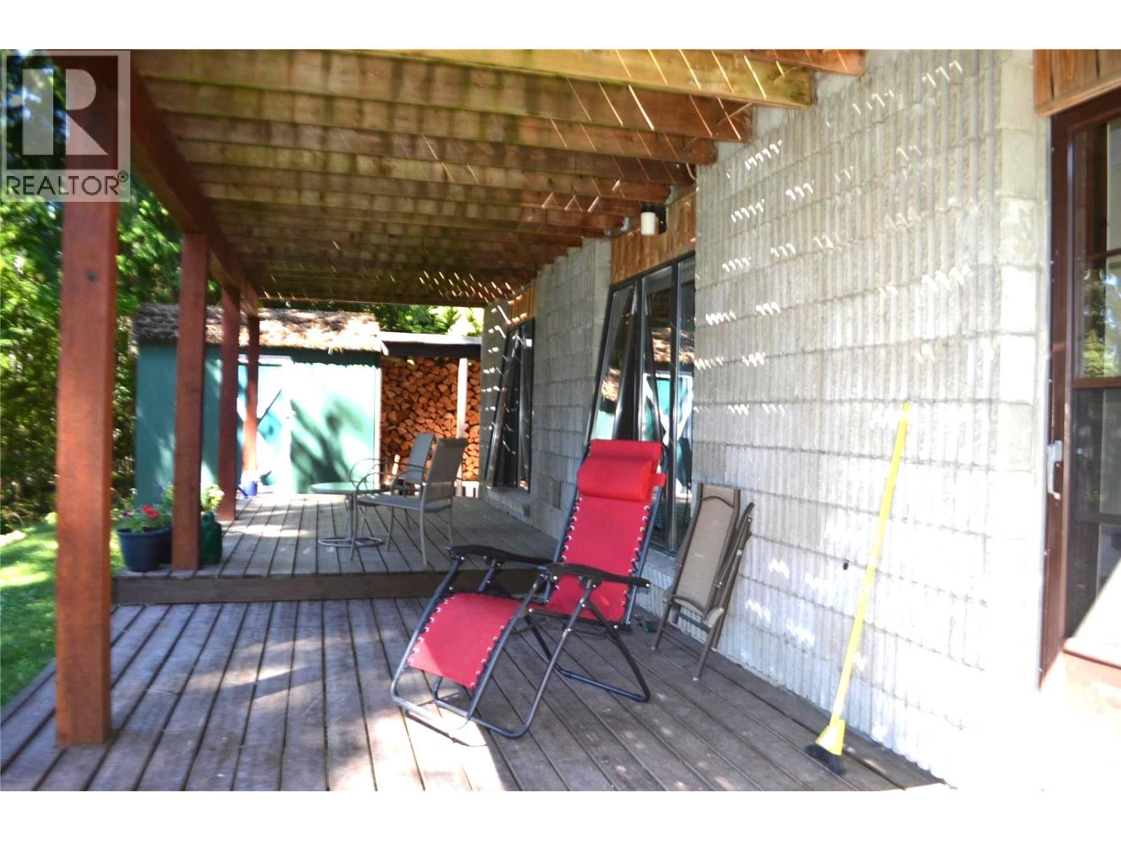 7508 Crowfoot Drive, Anglemont