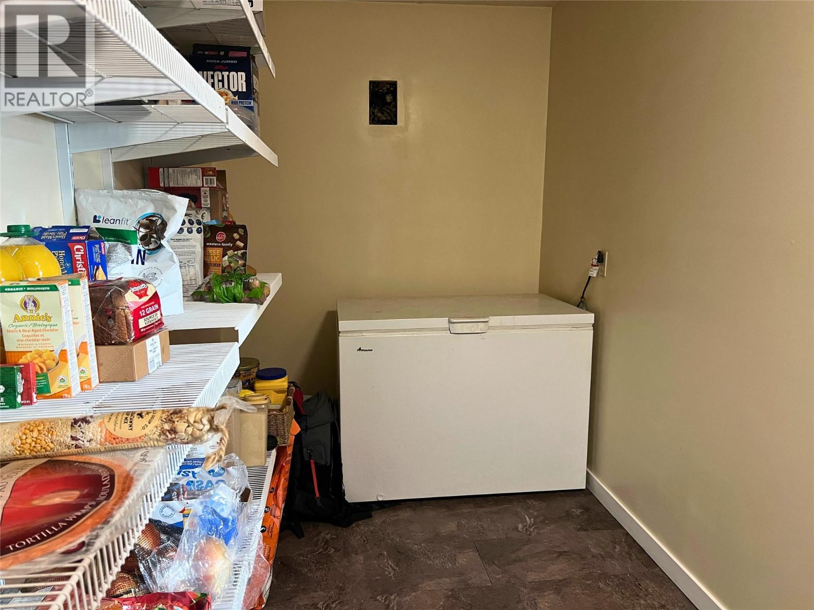 7508 Crowfoot Drive, Anglemont