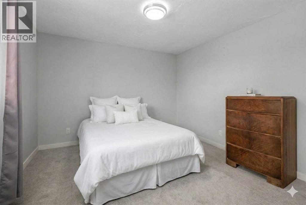 Single Family House Bungalow for Sale in  Doverthorn Close SE Dover Calgary 