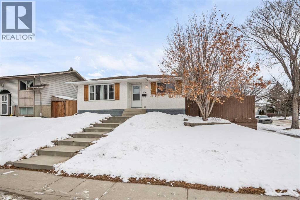 Single Family House Bungalow for Sale in  Doverthorn Close SE Dover Calgary 