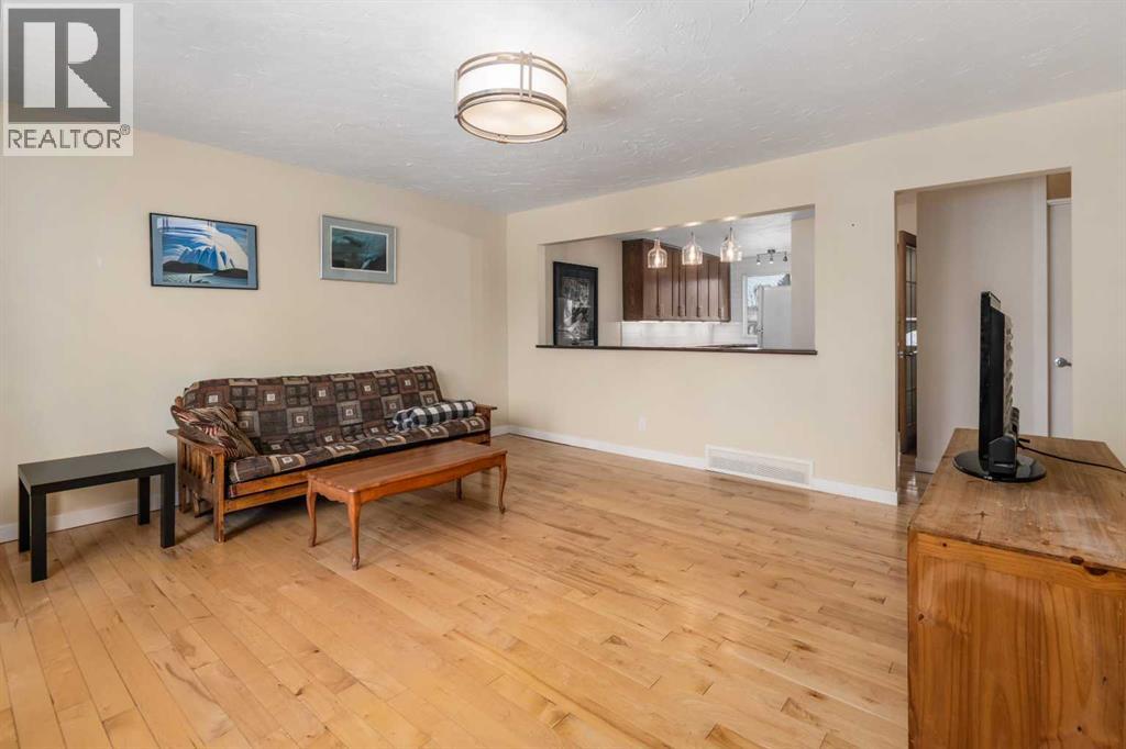 Single Family House Bungalow for Sale in  Doverthorn Close SE Dover Calgary 