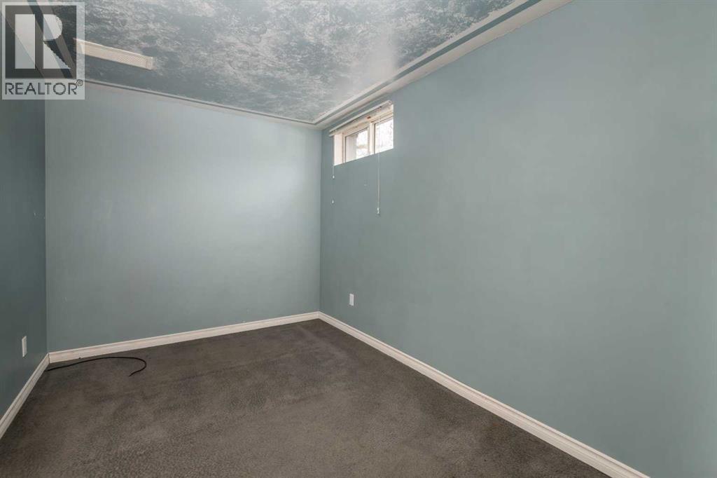 Single Family House Bungalow for Sale in  Doverthorn Close SE Dover Calgary 