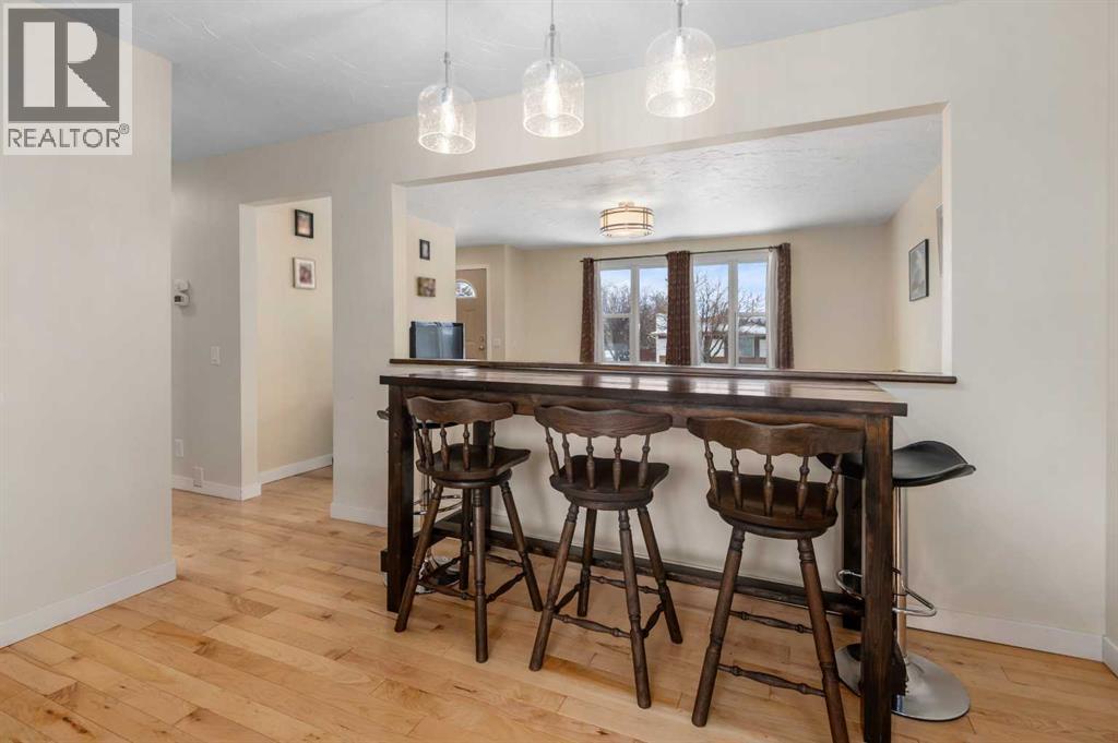 Single Family House Bungalow for Sale in  Doverthorn Close SE Dover Calgary 