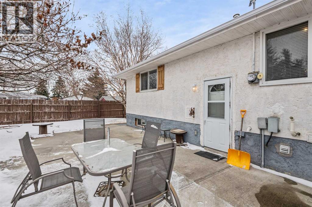 Single Family House Bungalow for Sale in  Doverthorn Close SE Dover Calgary 