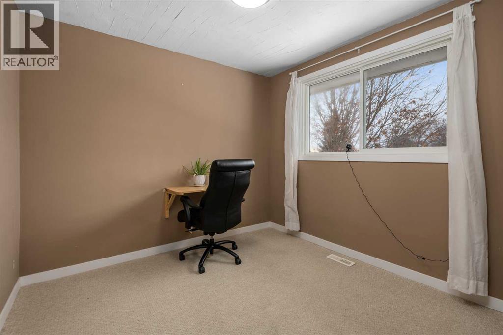 Single Family House Bungalow for Sale in  Doverthorn Close SE Dover Calgary 