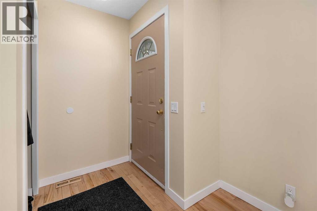 Single Family House Bungalow for Sale in  Doverthorn Close SE Dover Calgary 