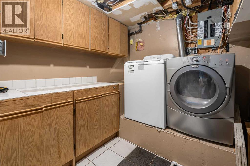 Single Family House Bungalow for Sale in  Doverthorn Close SE Dover Calgary 