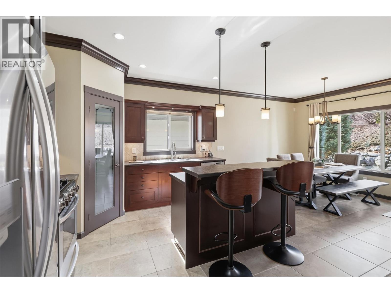 593 STONERIDGE DRIVE - Image 3