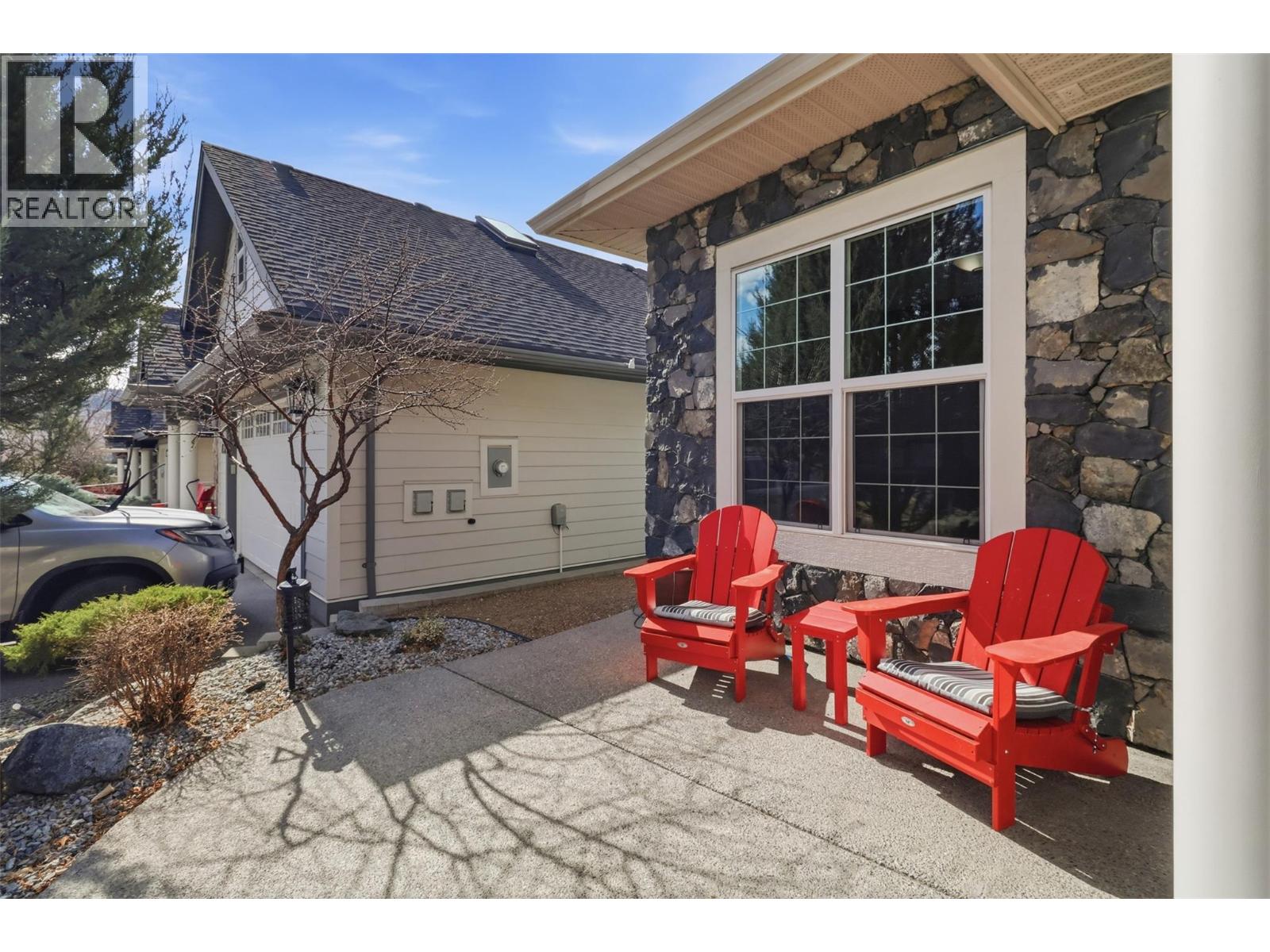 593 STONERIDGE DRIVE - Image 2