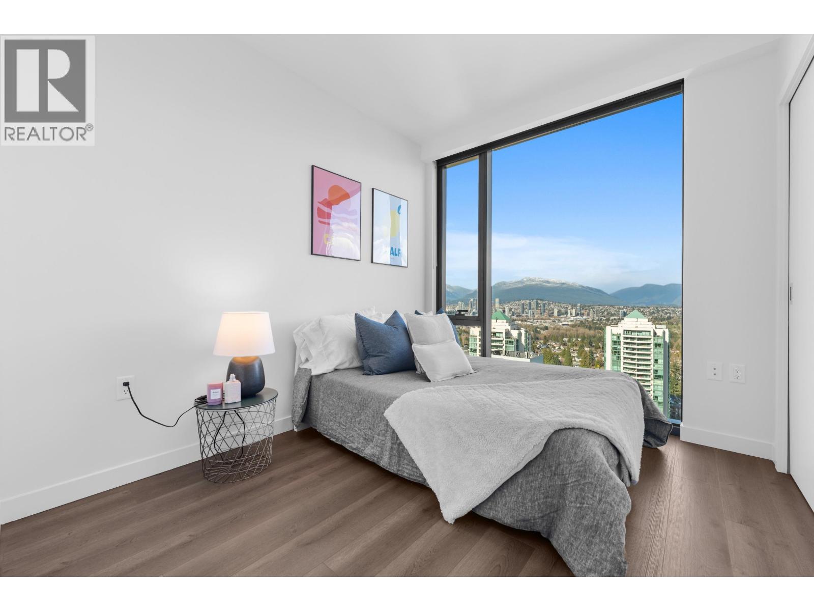 2108 5987 WILSON AVENUE