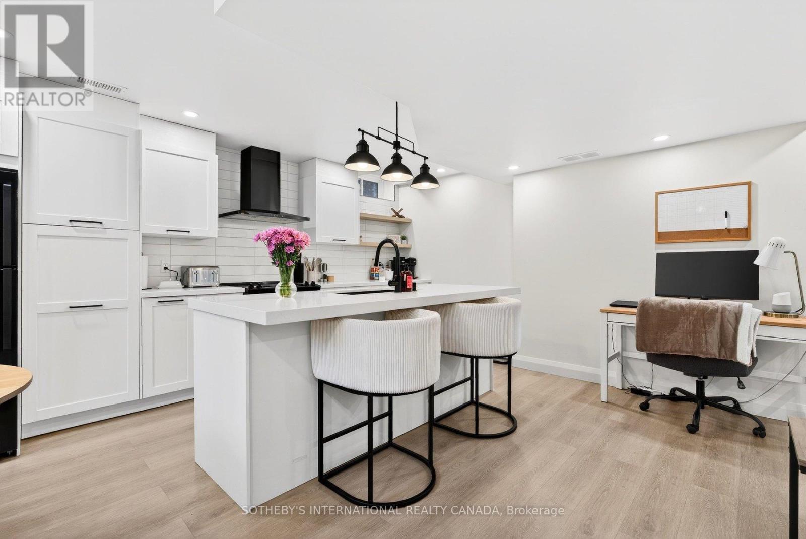 115 AVANTI CRESCENT - 32