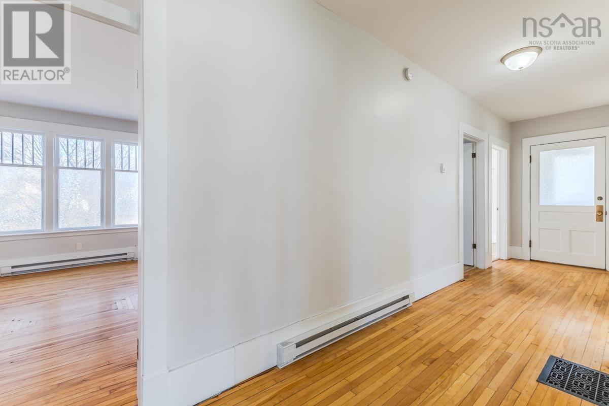 Property 23 of 45 of 104 LORNE Street