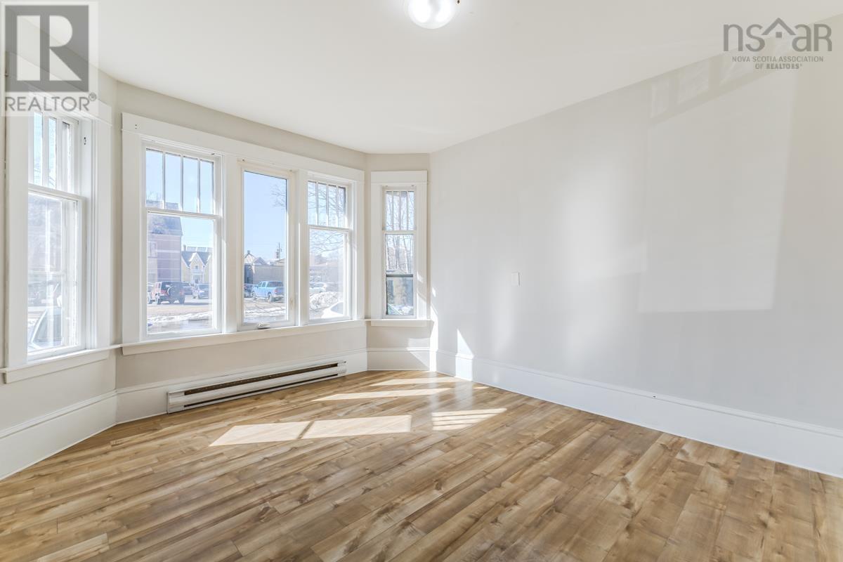 Property 24 of 45 of 104 LORNE Street