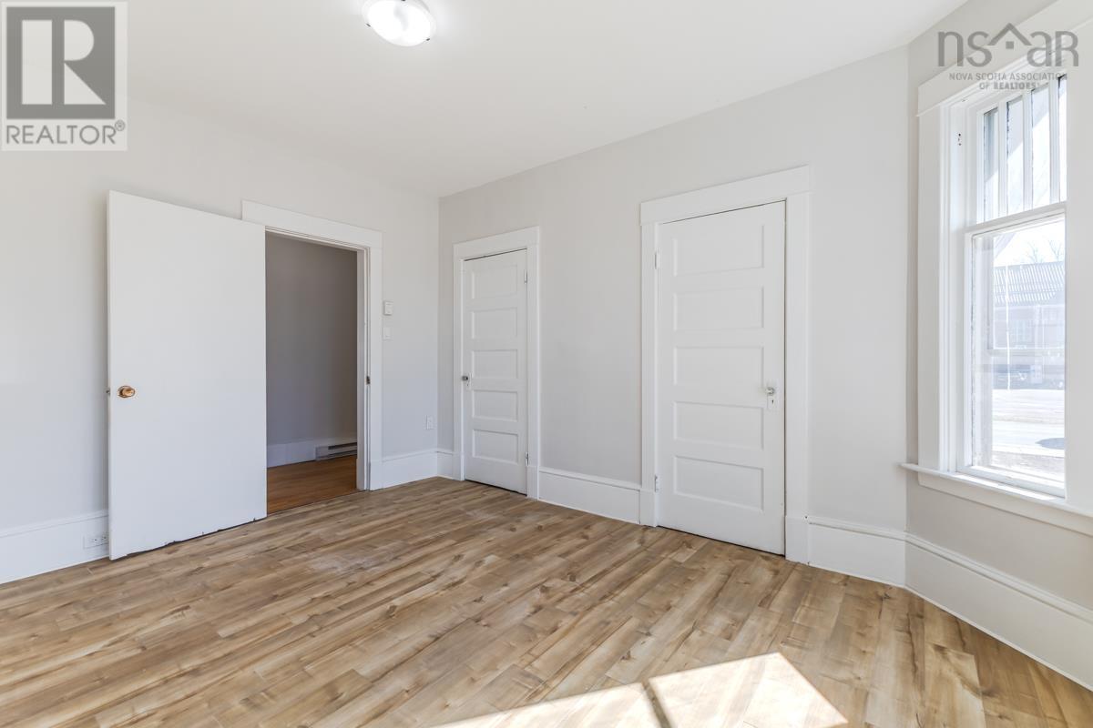 Property 26 of 45 of 104 LORNE Street