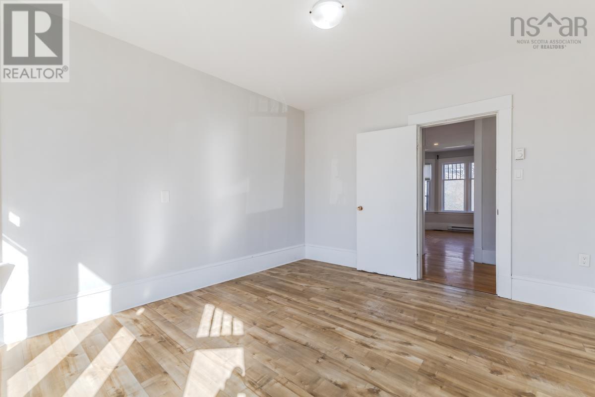 Property 27 of 45 of 104 LORNE Street