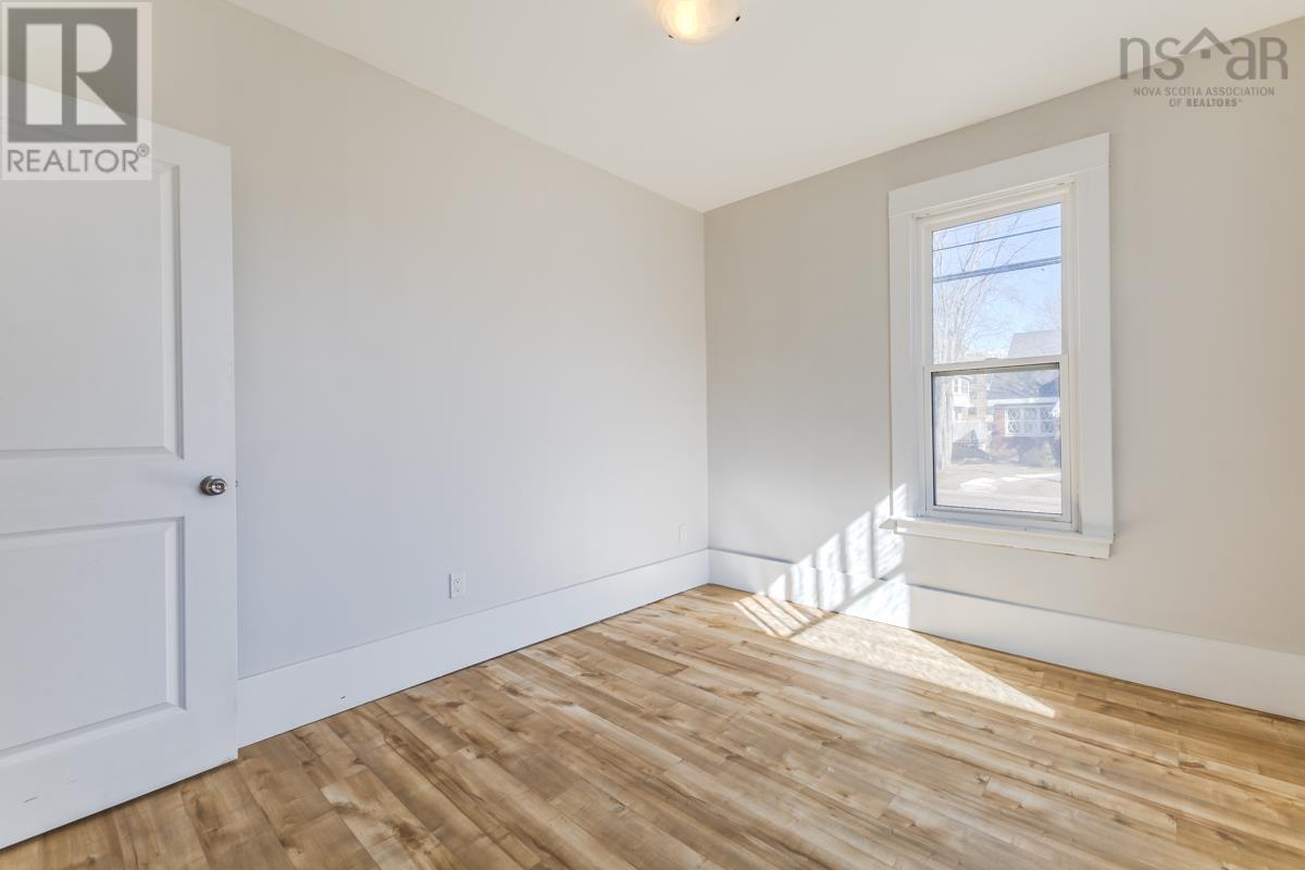 Property 31 of 45 of 104 LORNE Street