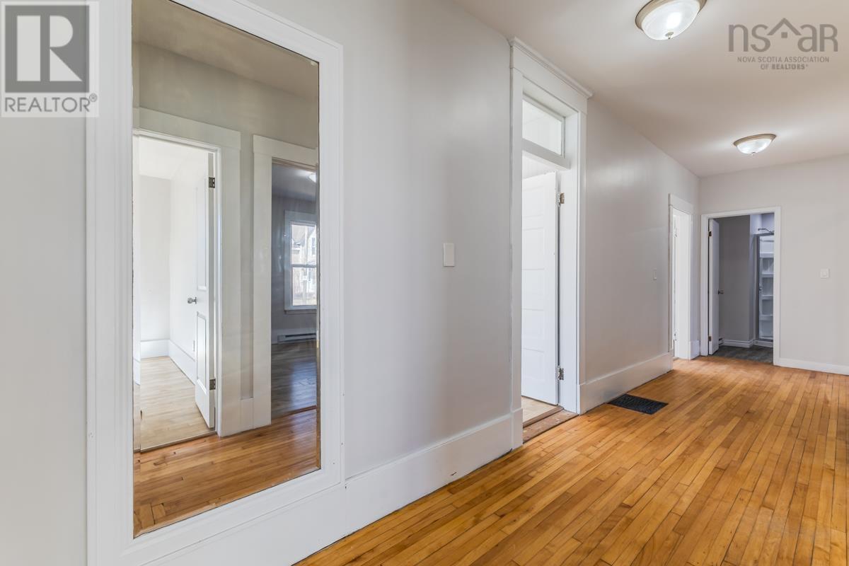 Property 34 of 45 of 104 LORNE Street