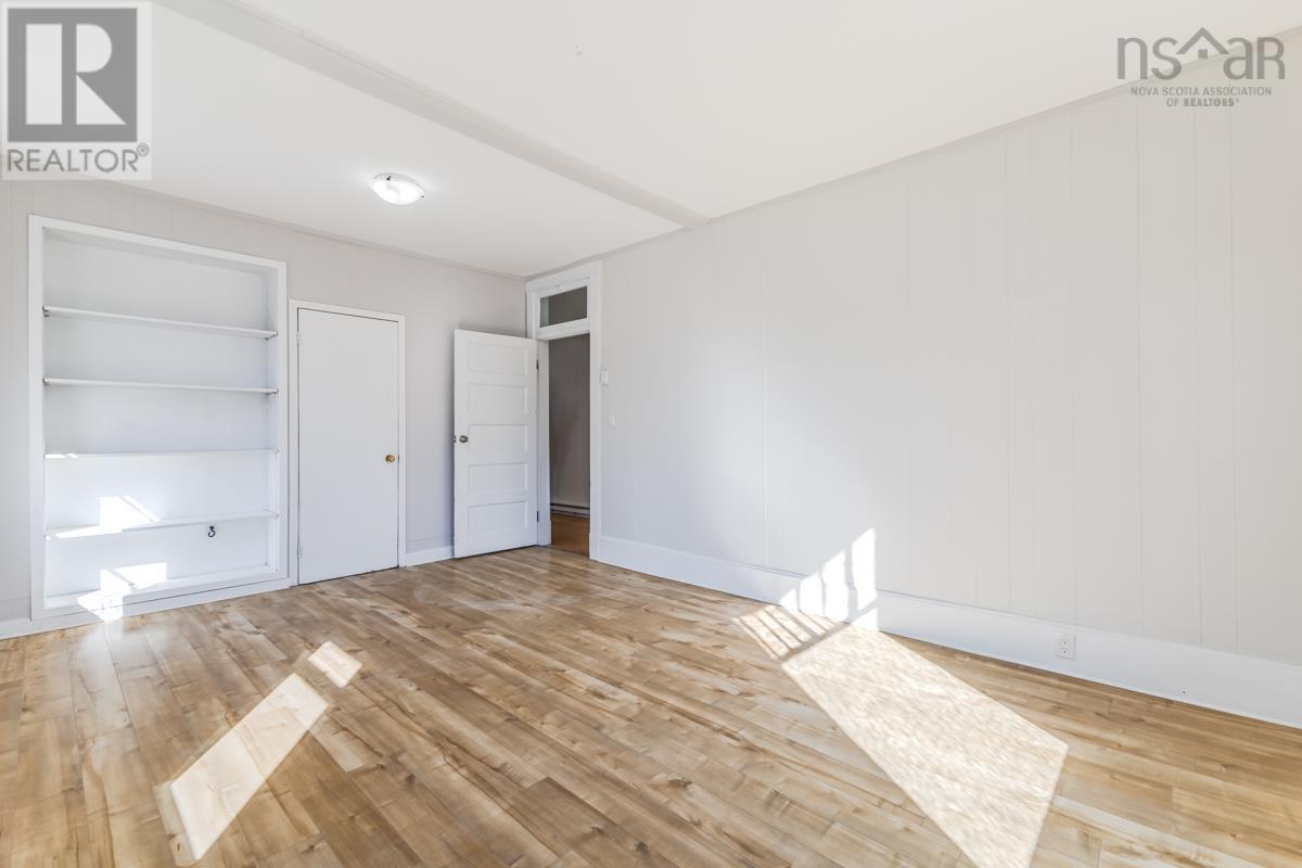 Property 39 of 45 of 104 LORNE Street