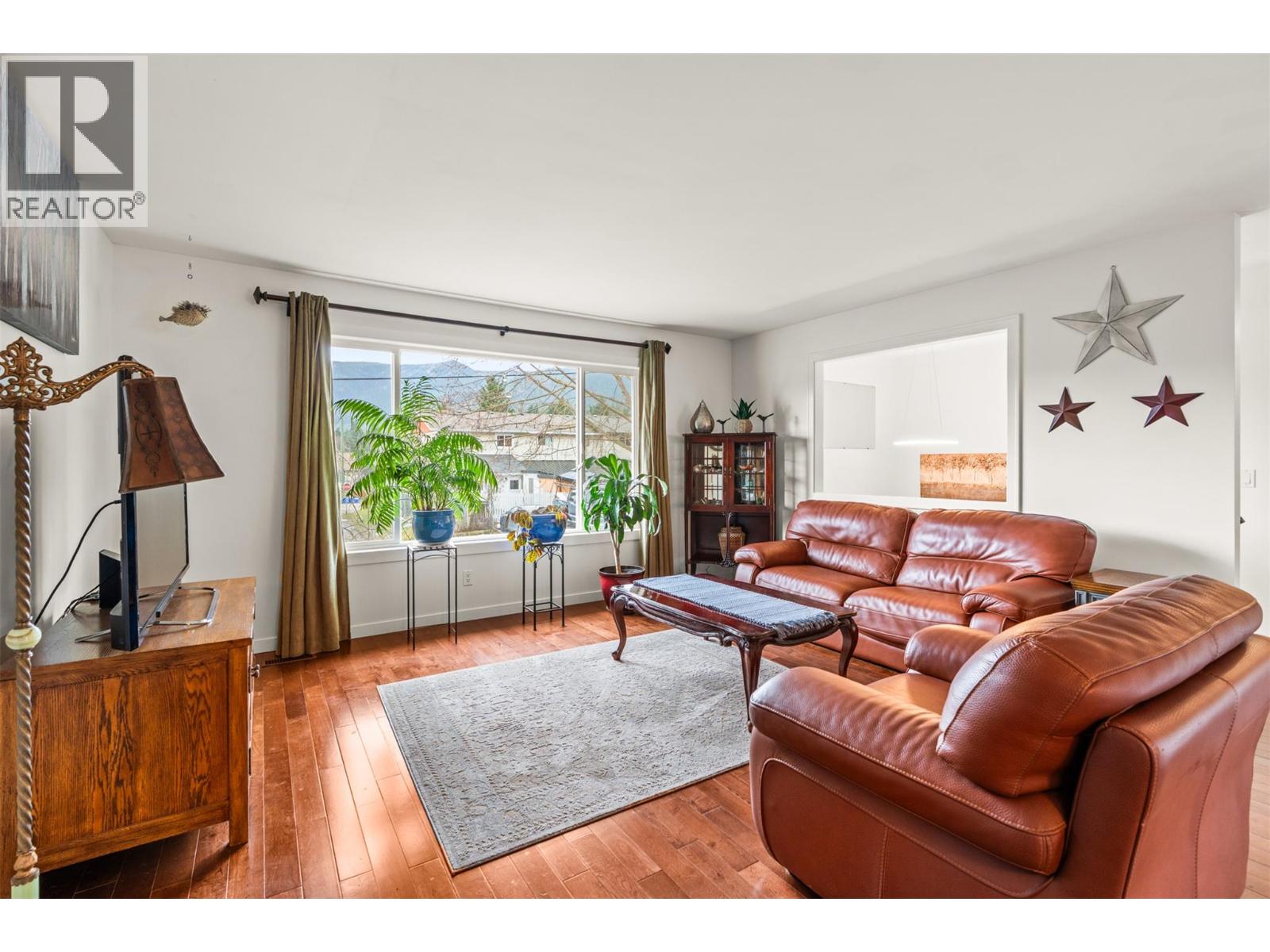 2697 Jarvis Crescent, Armstrong