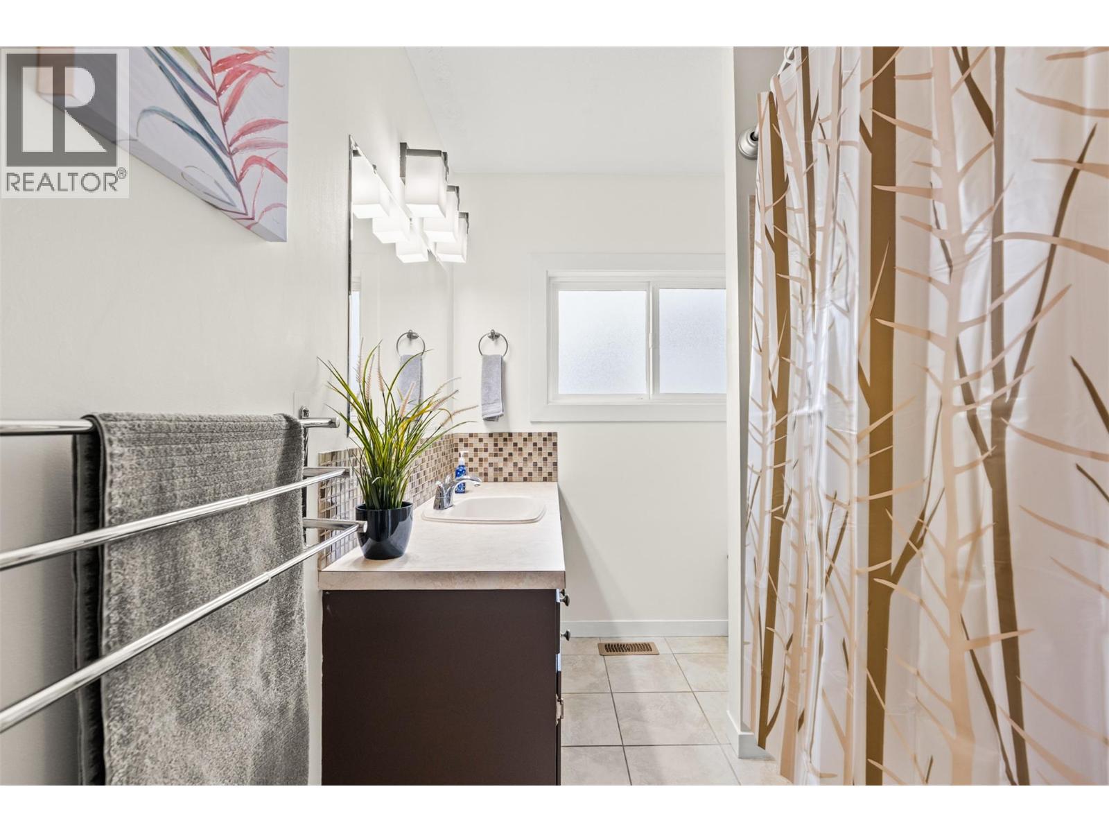 2697 Jarvis Crescent, Armstrong