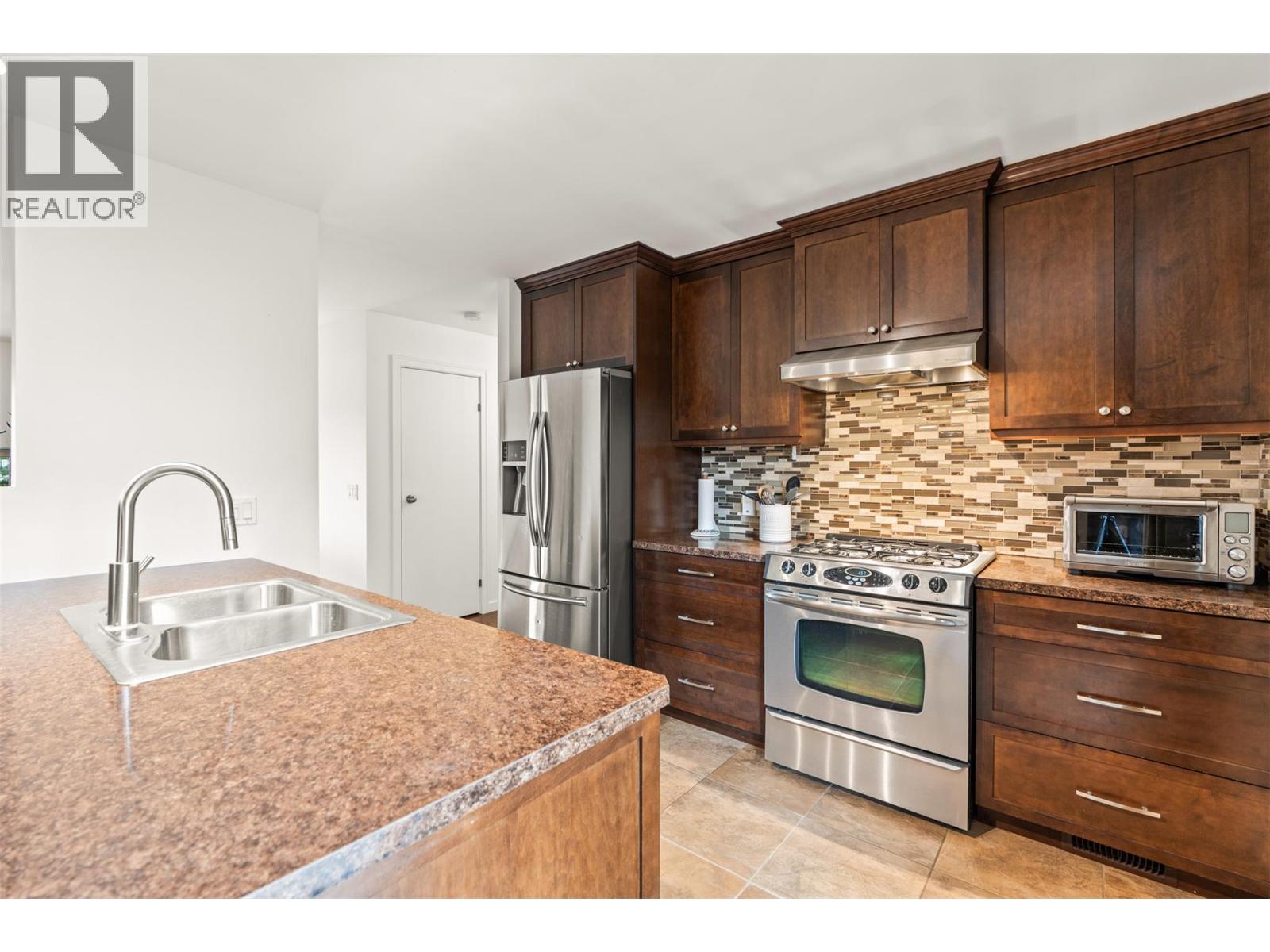 2697 Jarvis Crescent, Armstrong