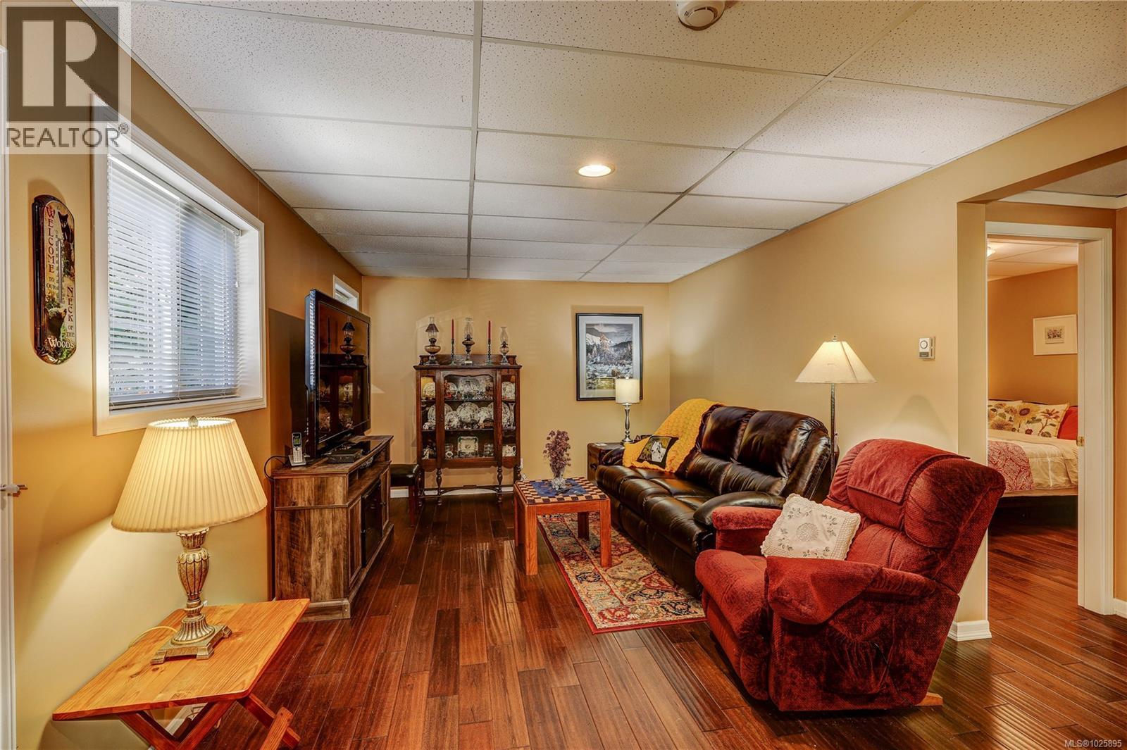 4840 BLUE HERON DR - 5