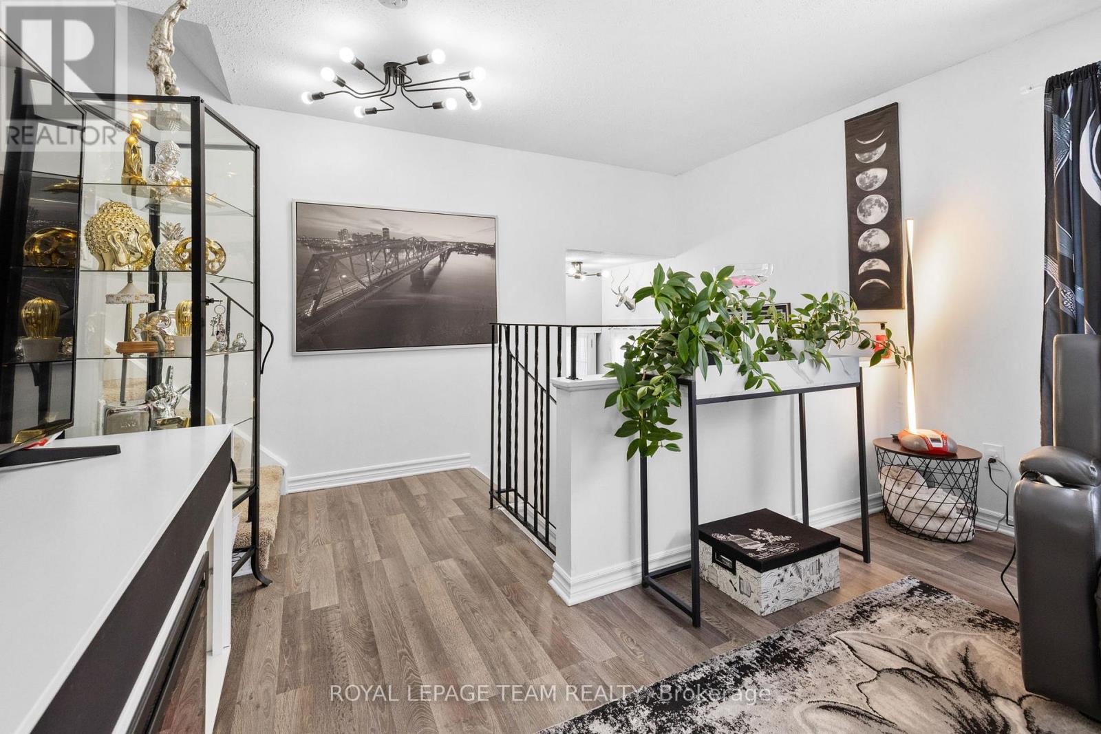 41C FORESTER CRESCENT — photo 20