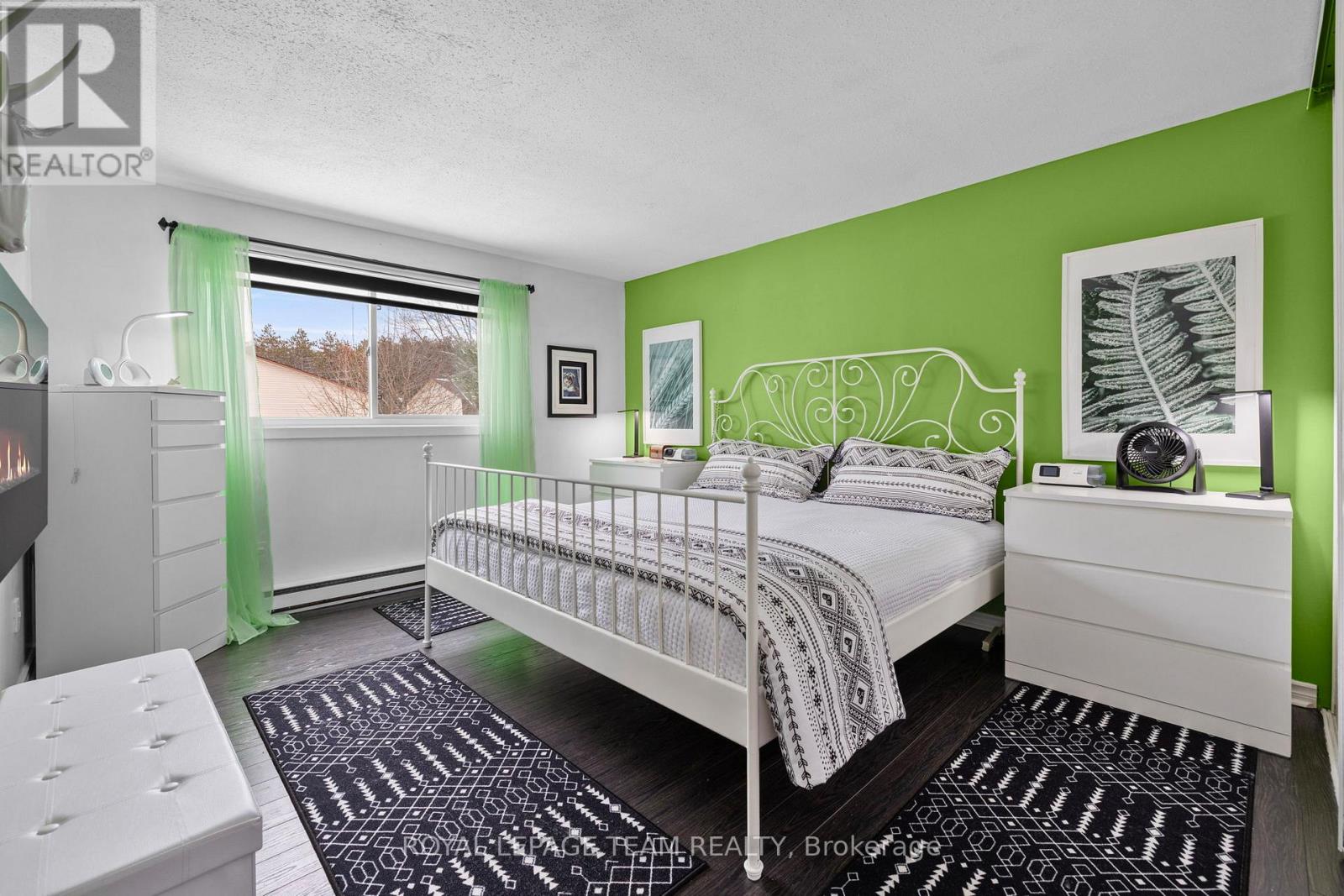 41C FORESTER CRESCENT — photo 22