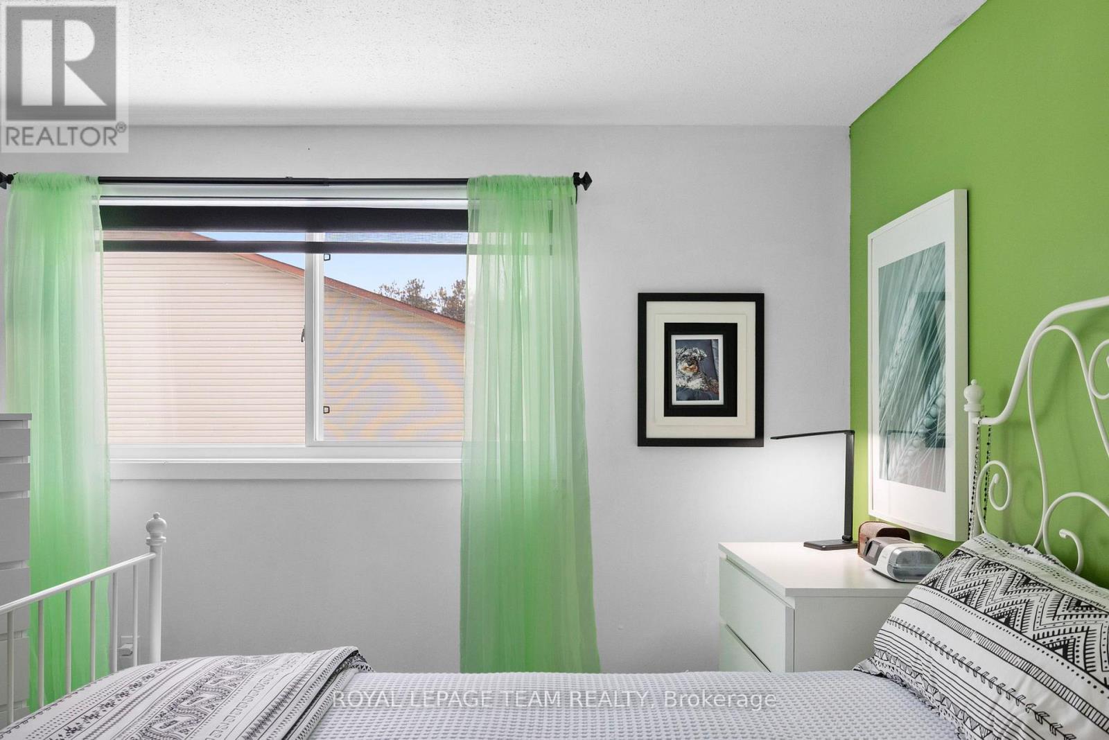 41C FORESTER CRESCENT — photo 27