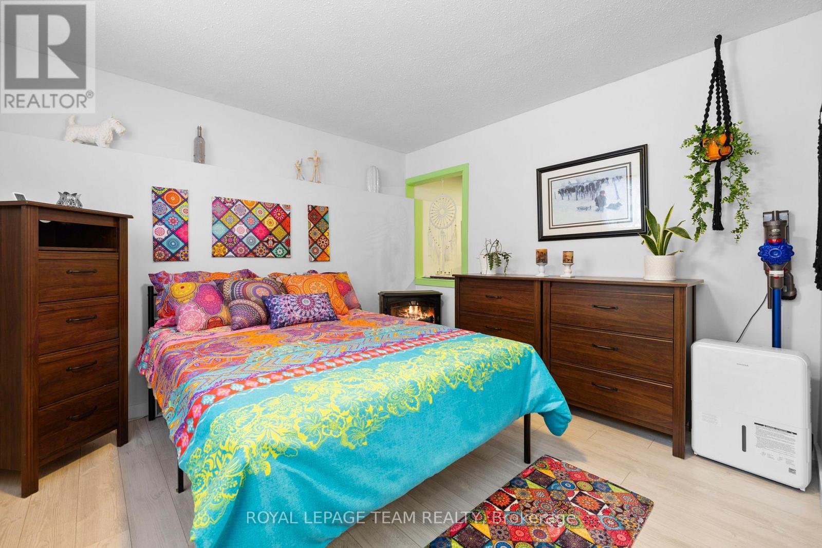 41C FORESTER CRESCENT — photo 35