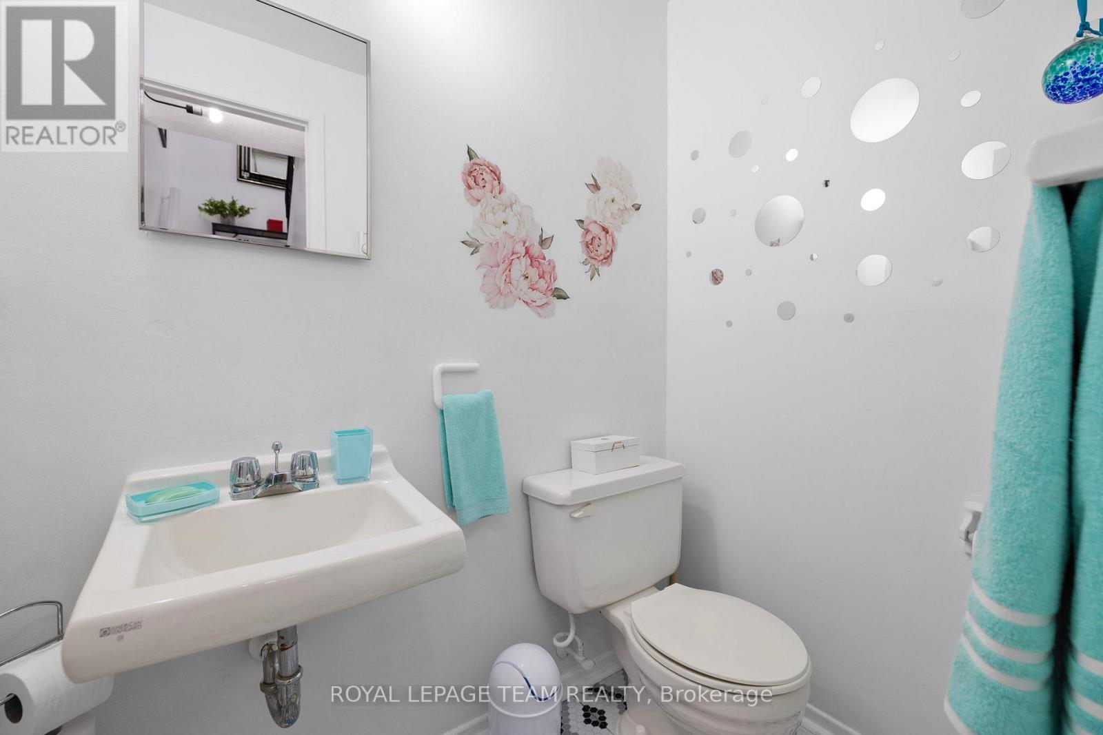 41C FORESTER CRESCENT — photo 38