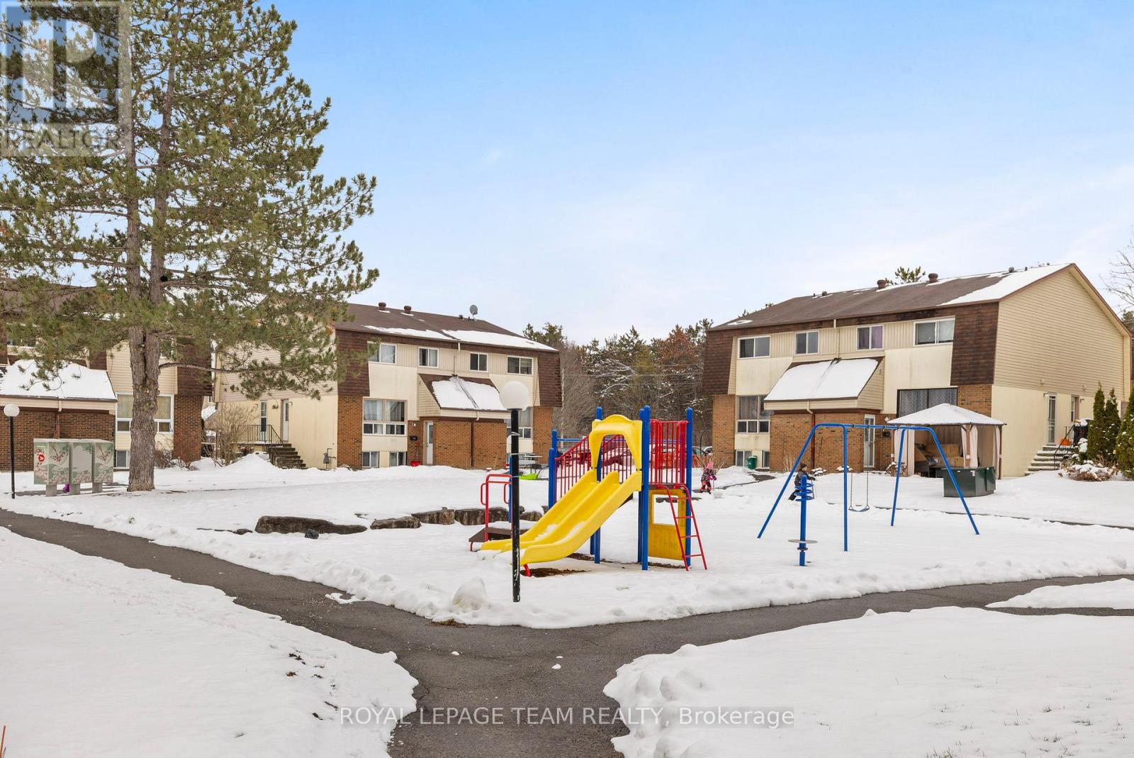 41C FORESTER CRESCENT — photo 40