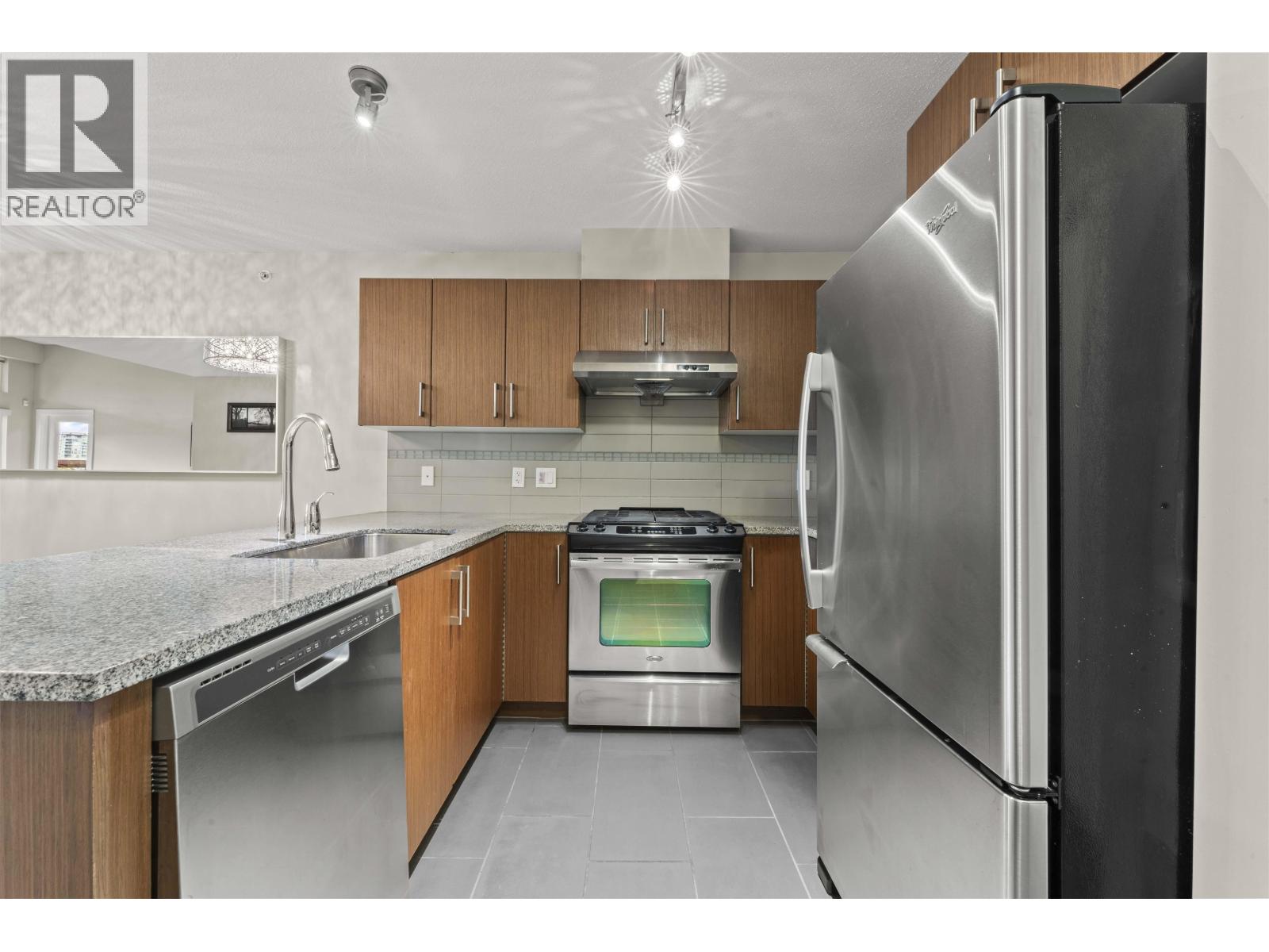 #407-6800 ECKERSLEY Road, Richmond